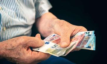 Συντάξεις χηρείας: Τι αλλάζει στις πληρωμές