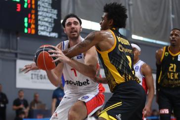 GBL: Η ΑΕΚ έσπρωξε στον γκρεμό τον Πανιώνιο