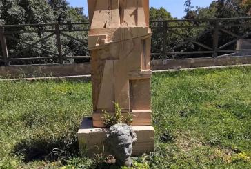 Πρωτοφανές: Αποκεφάλισαν την προτομή του Νίκου Ξυλούρη στο Ηράκλειο