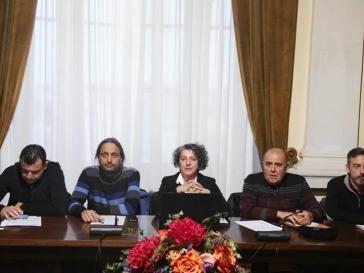 Πολιτικός κανιβαλισμός με αφορμή τα Ταφικά Μνημεία της Ερμούπολης