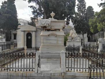 Τα κοιμητήρια προϋπόθεση έγκρισης της Πολεοδομικής μελέτης 