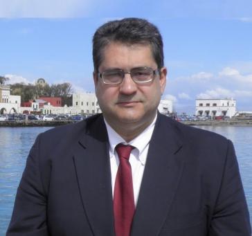 Οι υπάλληλοι της Περιφέρειας Νοτίου Αιγαίου, είναι συνεργάτες και έχουν δικαιώματα