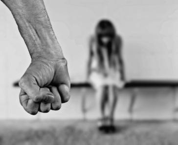 Δυτική Ελλάδα: 89 υποθέσεις ενδοοικογενειακής βίας με 94 «θύματα» εν μέσω καραντίνας