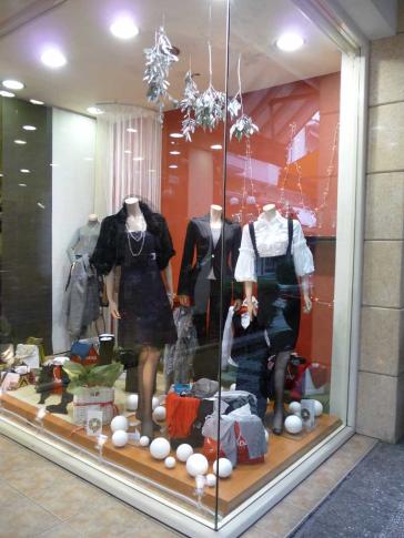 Ρούχα και παπούτσια δεν αγοράζονται αν δε δοκιμαστούν - Αδύνατον το click away