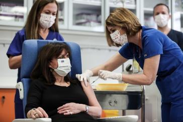 Εμβολιασμός της Προέδρου της Δημοκρατίας στο Νοσοκομείο Ευαγγελισμός
