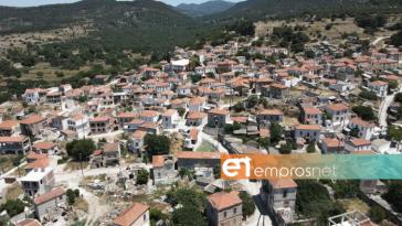 Κι αυτοί που μένουν σφίγγουν τα χείλια 