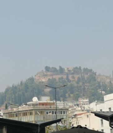 Ένα τεράστιο μανιτάρι αιθαλομίχλης σκέπασε τον ουρανό της Φθιώτιδας 