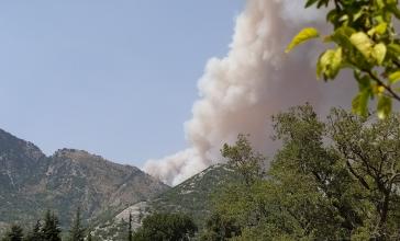Φουντώνει το μέτωπο της πυρκαγιάς στη Μάνη