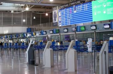 Με υποχρεωτικό τεστ και για τους εμβολιασμένους η είσοδος των ταξιδιωτών στην Ελλάδα