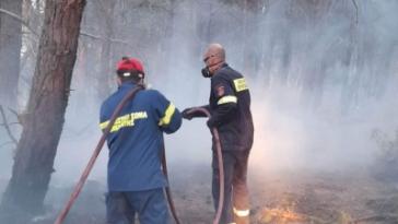 Συνεχίζεται η φωτιά μεταξύ Βρίσας - Βατερών για δεύτερη ημέρα