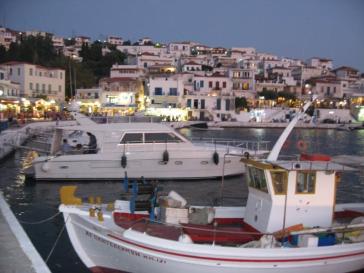 Αλλαγές στο έργο αποκατάστασης του τουριστικού καταφυγίου στο Μπατσί Άνδρου