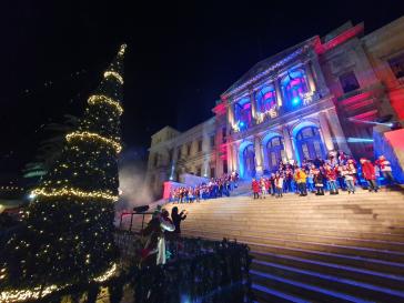 Η εντυπωσιακή έναρξη των Χριστουγεννιάτικων εκδηλώσεων στη Σύρο
