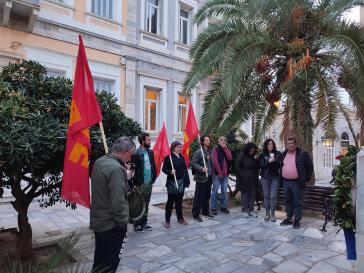 Κατάθεση στεφάνου της ΚΟΒ Σύρου του ΚΚΕ για την επέτειο του Πολυτεχνείου