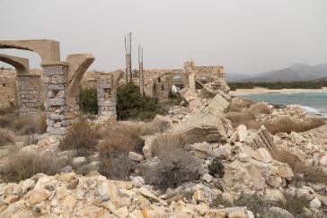 Κατεδαφίζονται τα ερείπια στο Αλυκό Νάξου – Το μήνυμα του Δ. Λιανού