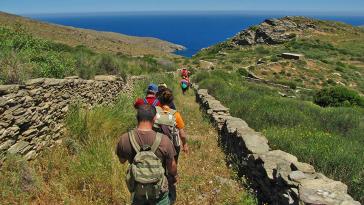 Αναδεικνύεται το ολοκληρωμένο πεζοπορικό δίκτυο της Άνδρου