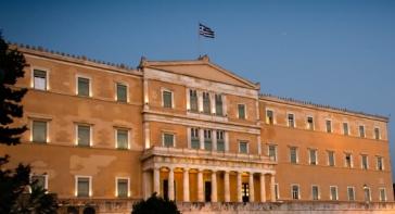 Τραγωδία των Τεμπών: Το πένθος κρατά «παγωμένες» τις πολιτικές εξελίξεις