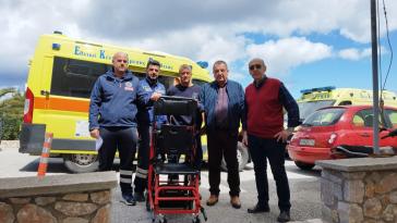 Ηλεκτροκίνητο φορείο στην υπηρεσία του ΕΚΑΒ Σαντορίνης