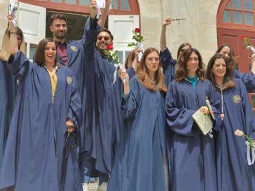 Χαμόγελα και συγκίνηση στο θέατρο Απόλλων