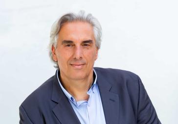 "Τήνος: Ο προορισμός που δεν σε φιλοξενεί απλώς, σε κάνει κομμάτι του"