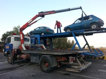 "Σκούπα" στα εγκαταλελειμμένα οχήματα της Νάξου