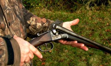 Νάξος: Σύλληψη για κλοπή κυνηγετικού όπλου, το οποίο βρέθηκε στην κατοχή ανηλίκου