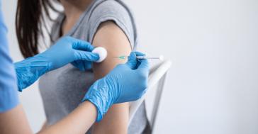 Υψηλή μεταδοτικότητα και βαρύτερη νόσηση αναμένεται να έχει φέτος η γρίπη