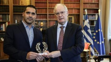 Συνάντηση του ΠτΔ με τον Παραολυμπιονίκη κολυμβητή Χαρ. Ταϊγανίδη