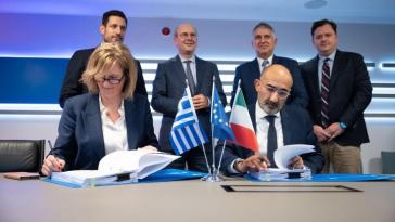 Υπεγράφη η παραγγελία για 23 νέα τρένα - Ιδιωτική επένδυση 308 εκατ. ευρώ