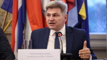 Ν. Φαραντούρης: Συνεχίζω απερίσπαστος το έργο μου στην Ευρωβουλή