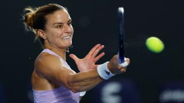 Θρίαμβος Σάκκαρη, νίκησε με ανατροπή τη Σβιάτεκ και προκρίθηκε στα ημιτελικά