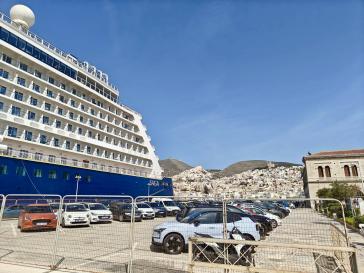 Η Σύρος υποδέχθηκε το κρουαζιερόπλοιο Spirit of Adventure της Saga Cruises