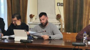 Γιάννης Βουτσίνος